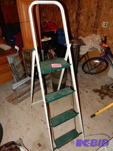 lot 155 image: 42 in to top step.. Step ladder...