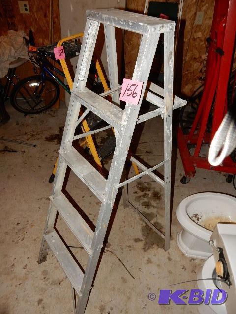 lot 156 image: 5 ft, 200 lb max, Light duty step ladder.. Al...
