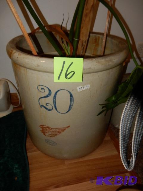 lot 16 image: No. 20, Red Wing Crock.. Great for use as a p...