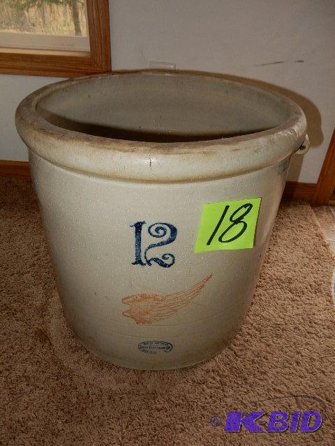 lot 18 image: No 12 Red Wing CRock. Nice shape. No cracks...