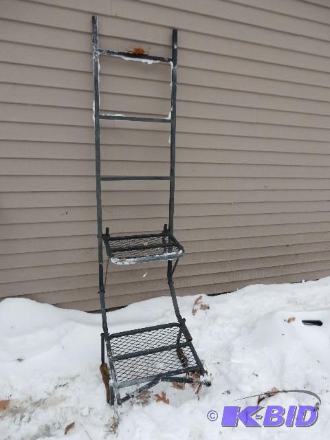 lot 194 image: Deer Hunting Stand. .Look at the pictures. no...