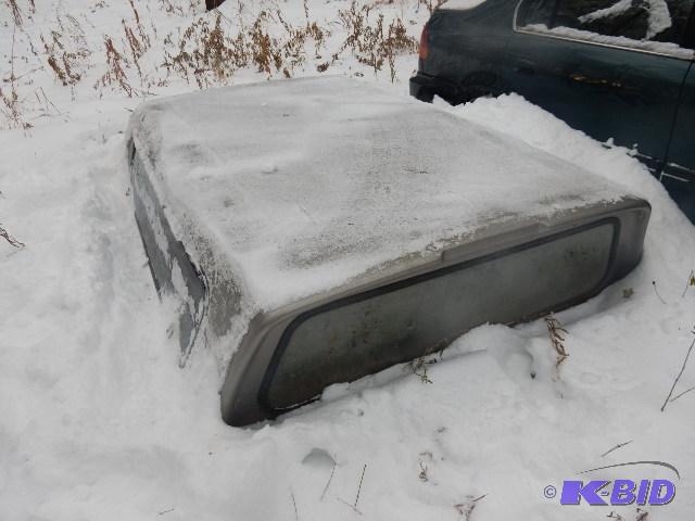 lot 201 image: Pickup Topper.. Gray color.. 8 ft x 6 ft x 22...
