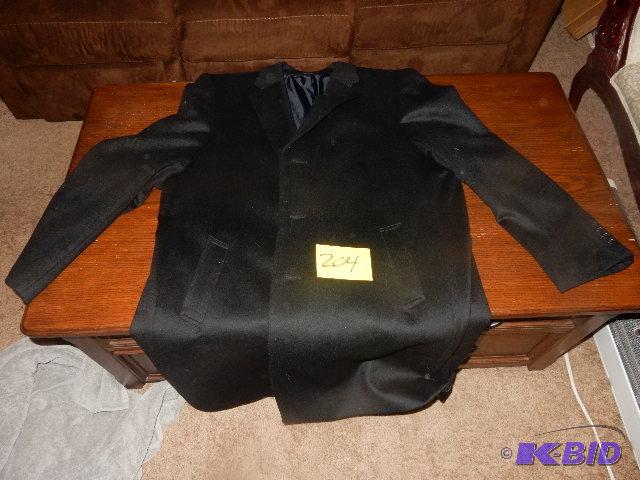 lot 204 image: Very nice top coat.. NAUTICA brand. 80pct woo...