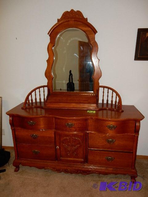 lot 21 image: Lexington Victorian Replica Bureau and mirror...