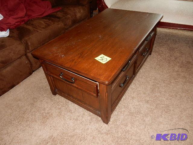 lot 30 image: Nice coffee table with top that raises and st...