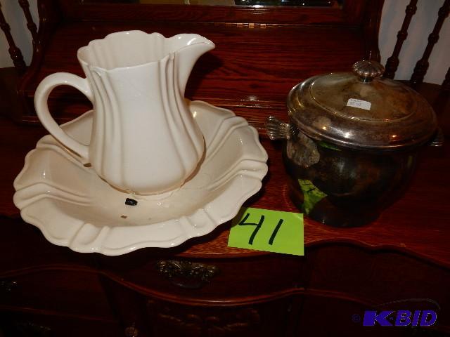 lot 41 image: Nice Silver Plate ice bucket with glass liner...