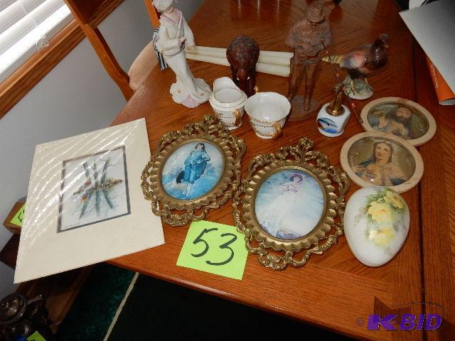 lot 53 image: Miscellaneous decorative items as pictured. L...