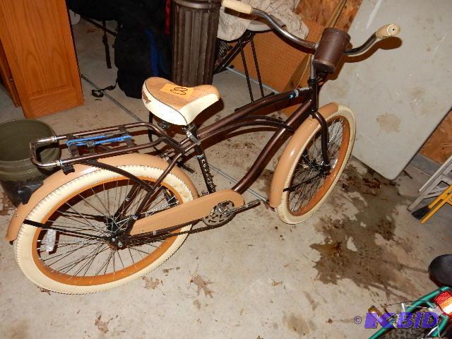 lot 8 image: HUFFY Wide Tire Bicycle.. Single speed. Looks...