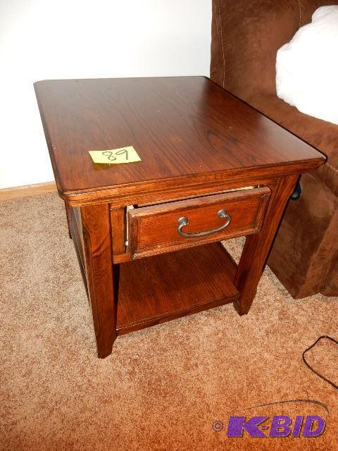 lot 89 image: End Table.. 24in x 27 in x 24in h. Oak, Not s...