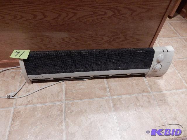 lot 91 image: Honeywell, Electric Heater. Tested and works ...