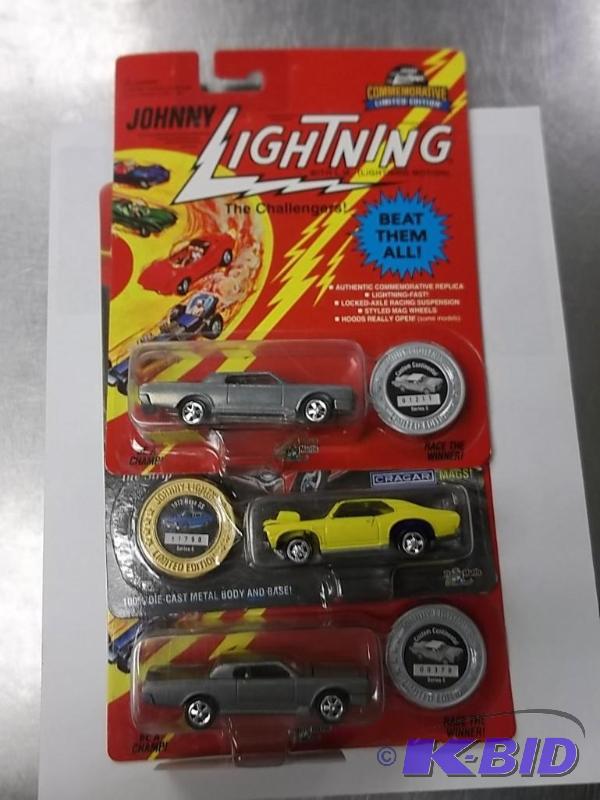 lot 109 image: Lot of 3 Johnny Lightning Muscle Car