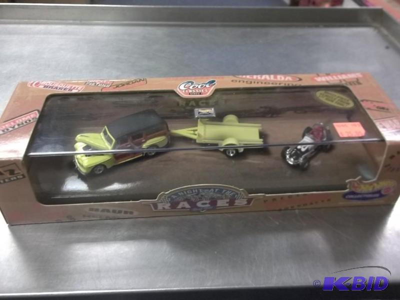 lot 114 image: 1999 Hot Wheels Night at the Races in display case