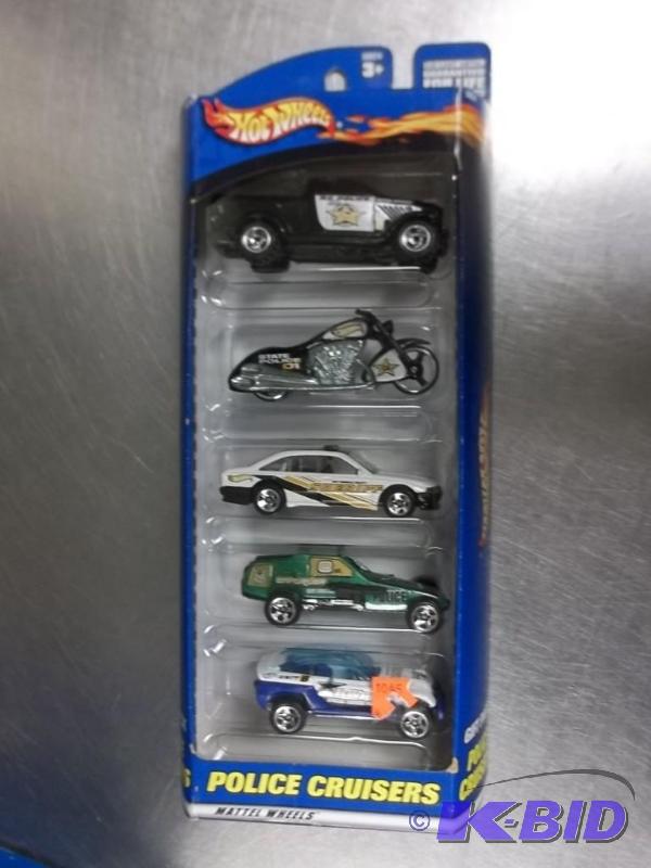 lot 122 image: 1998 Hot Wheels Police Cruisers Gift Pack