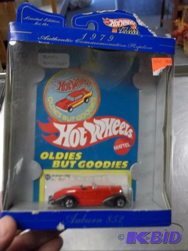 lot 128 image: 1997 Hot Wheels 1979 Commemorative 1936 Auburn 852 Oldies But Goodies
