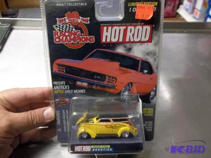 lot 129 image: 1999 Racing Champions Hot Rod Magazine Die Cast