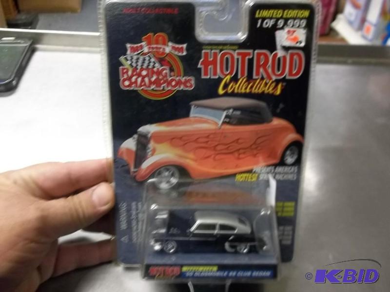 lot 130 image: 1999 Racing Champions Hot Rod Magazine Die Cast