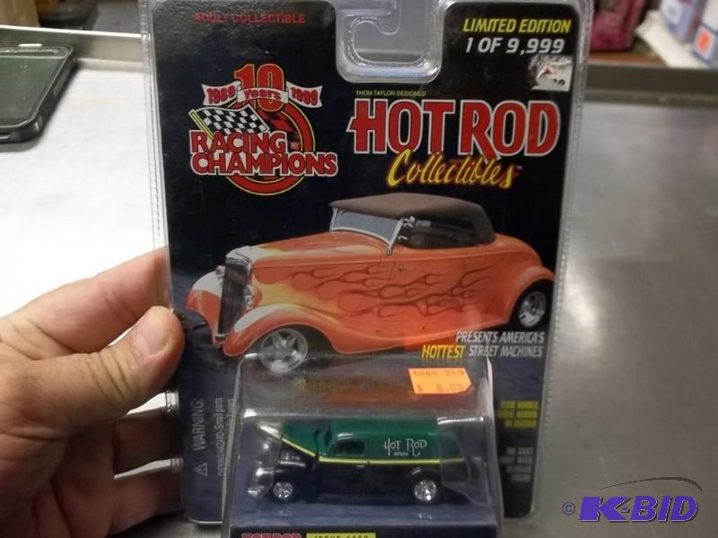 lot 131 image: 1999 Racing Champions Hot Rod Magazine Die Cast