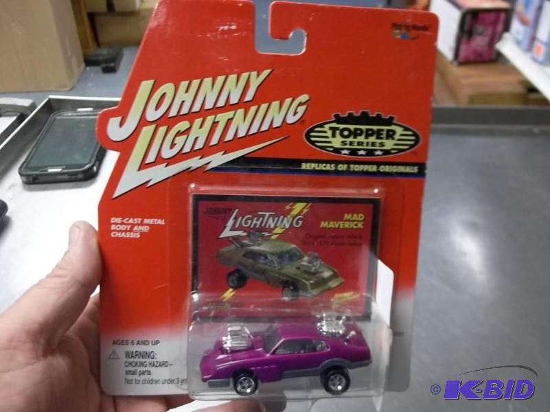 lot 141 image: Johnny Lightning Topper Series
