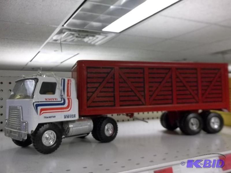 lot 2 image: Vintage Ertl Tin Semi Tractor & Trailer