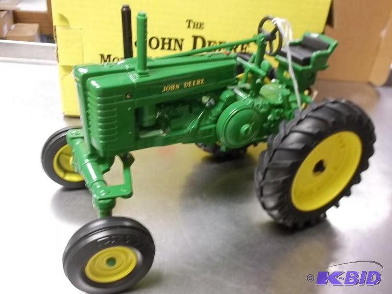 lot 3 image: 1997 Exhibitor John Deere G Hi-Crop Tractor Die Cast model