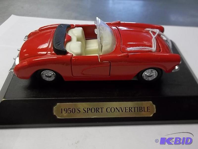 lot 43 image: 1950s Sport Covertible 132 Scale Die Cast Car