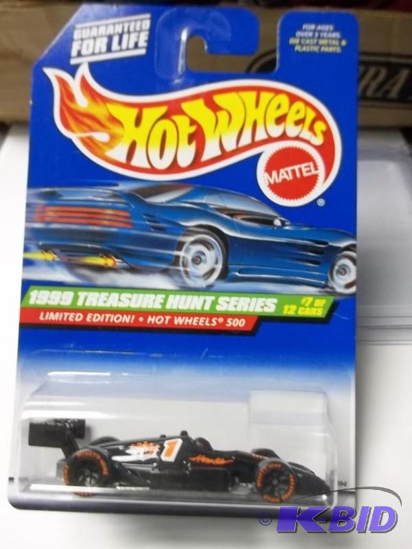 lot 55 image: Hot Wheels Treasure Hunt MINT in plastic protector case
