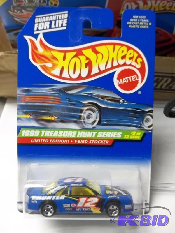 lot 57 image: Hot Wheels Treasure Hunt MINT in plastic protector case