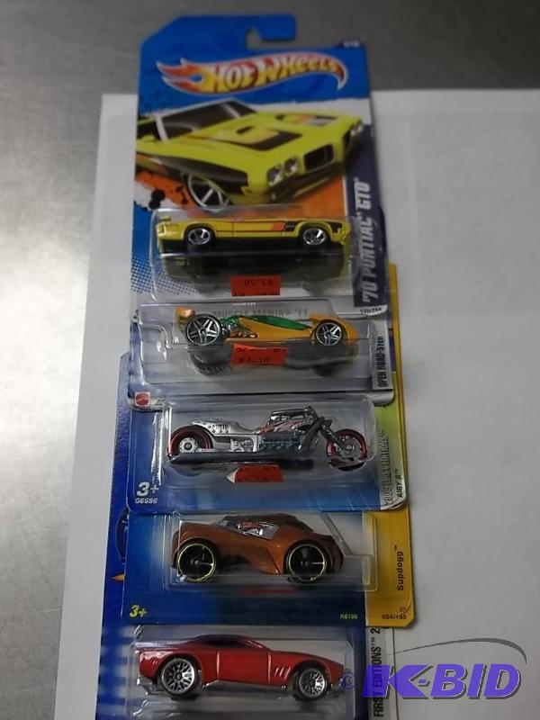 lot 76 image: Lot of 5 Hot Wheels