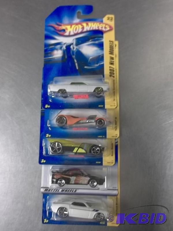 lot 90 image: Lot of 5 Hot Wheels