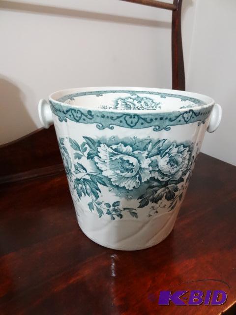 Chamber Pot with Concave Lid. Bluish Green Fl...