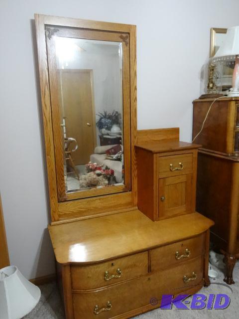 Antique Gentlemens Chest. Bottom is 42 X 21 X...