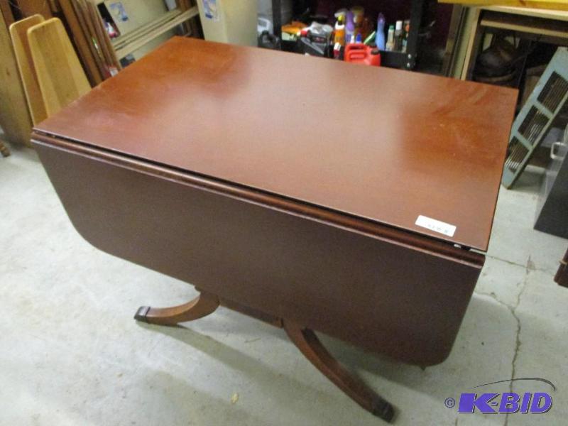 drop leaf table with 3 leaves...