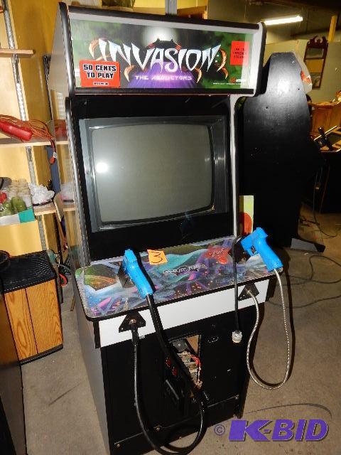 lot 3 image: Invasion video arcade game