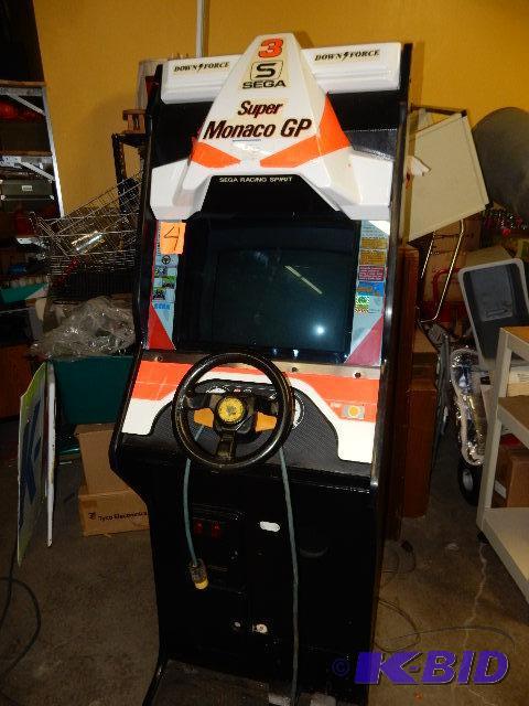 lot 4 image: Super Monaco GP Video Arcade game