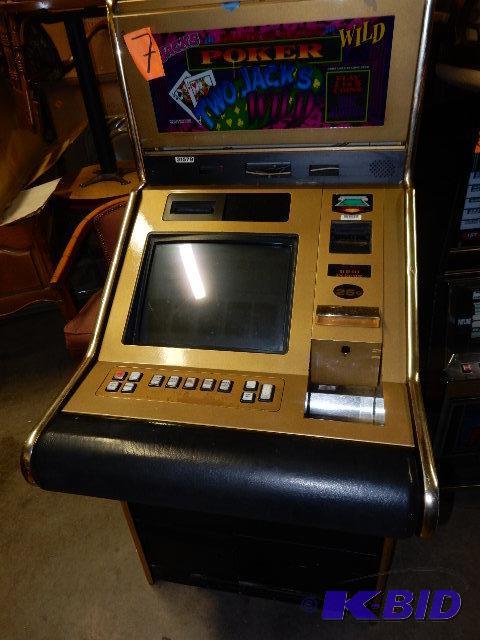 lot 7 image: Poker Machine, video arcade game