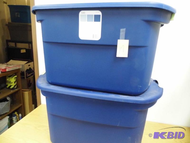 2 - 25 Gallon Totes wLatch