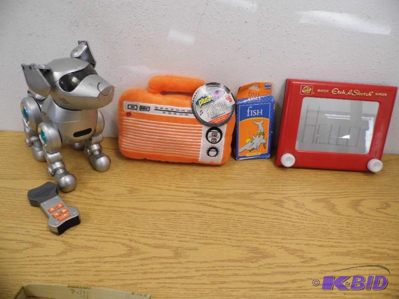 Toys w Etch A Sketch
