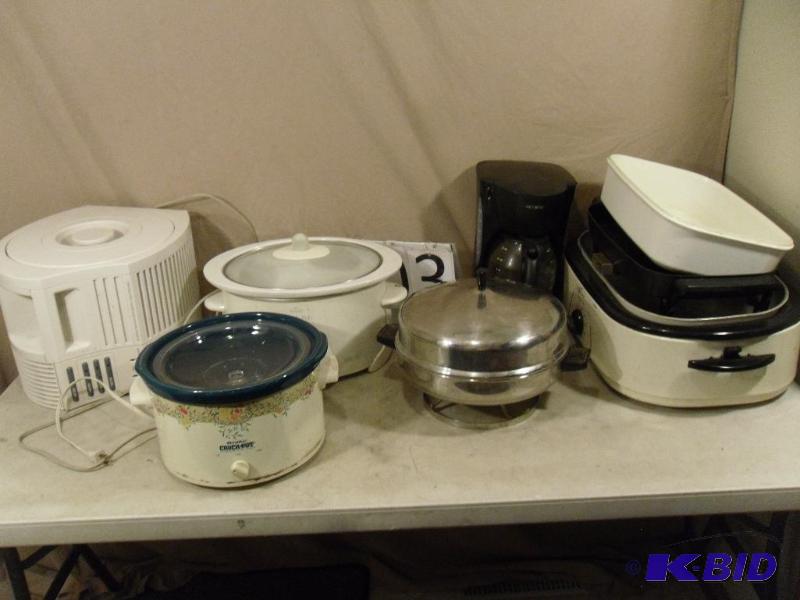 lot 103 image: Lot of Assorted Appliances. 2 Crockpots, Coff...