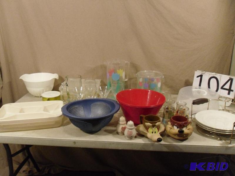 lot 104 image: Vintage Jelly Jars, Strainer, Cake Carrier, S...