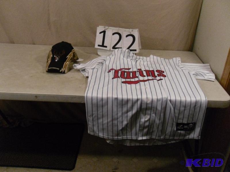 lot 122 image: Minnesota Twins Mauer Jersey (unmarked size b...