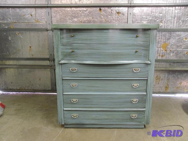 lot 140 image: 5 Drawer Dresser. Measures approximately 40.5...