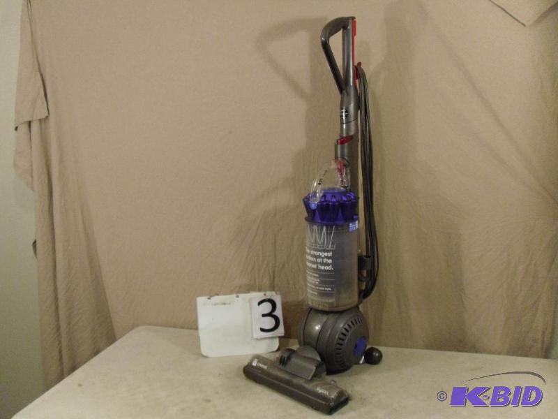 lot 3 image: Dyson Animal DC 41 Bagless Vacuum Cleaner. Co...