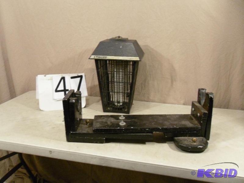 lot 47 image: Stinger Electric Bug Zapper and Pivoting Gun ...