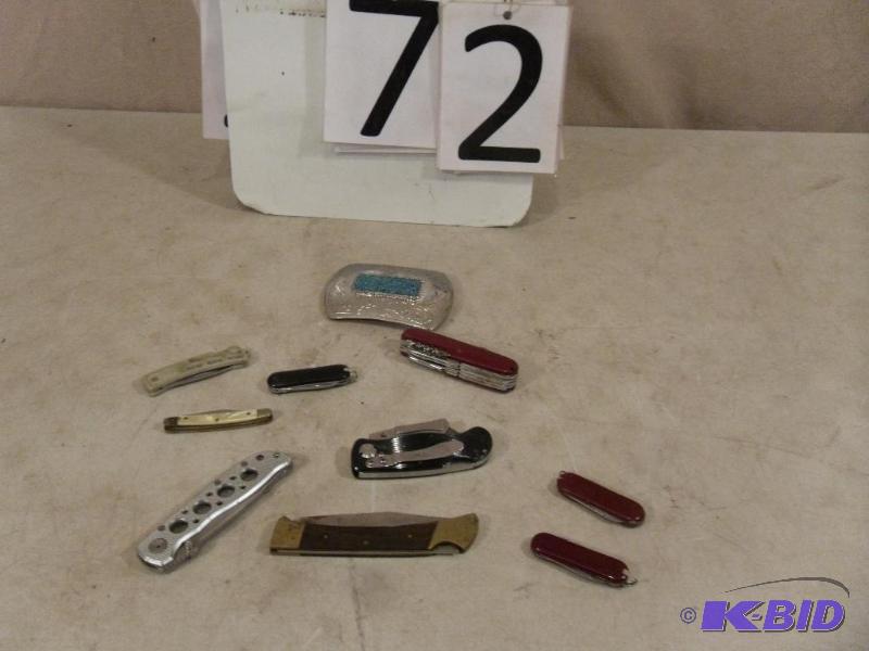 lot 71A image: Assorted pocket&nbspknives and belt buckle. ...