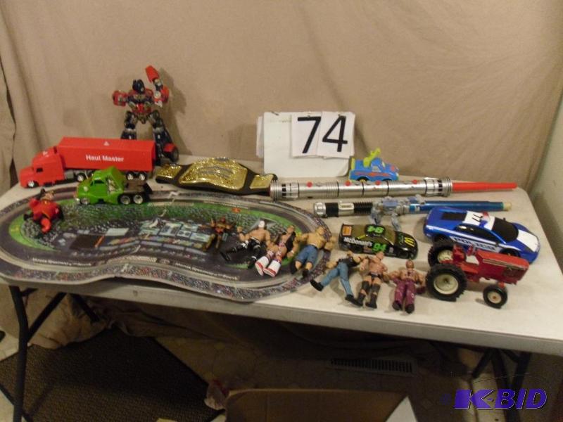 lot 74 image: Metal Tractor, Puzzle Racetrack, Wrestling Be...