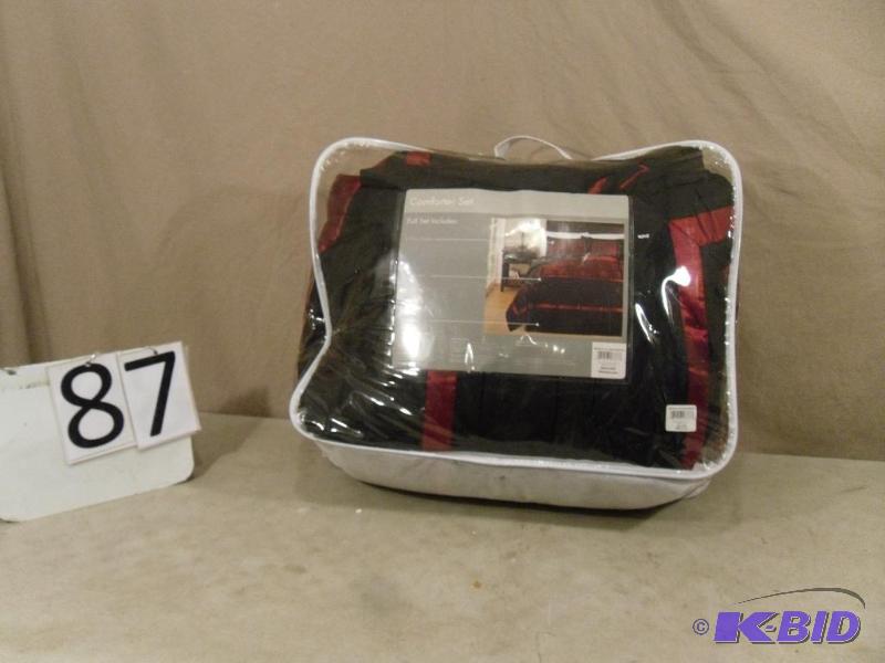 lot 87 image: Full Comforter and Pillow Sham Set. Appears t...