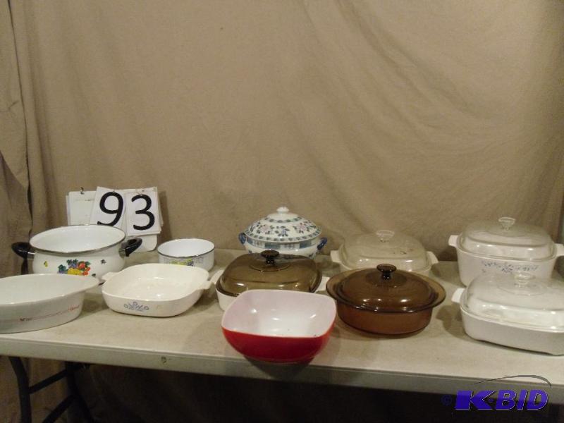lot 93 image: Lot of Baking Dishes, Casserole Dishes, and M...