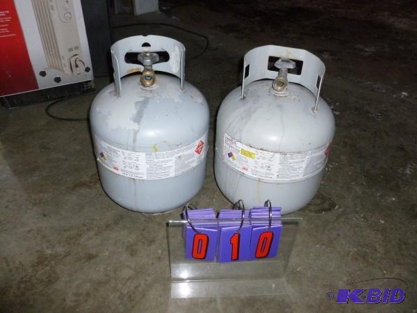 lot 10 image: Qty of 2 lp 20lb tanks. Has new style valve. ...