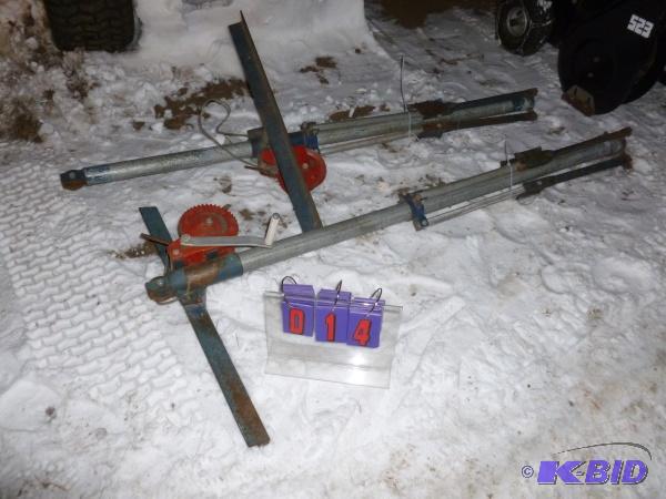lot 14 image: Pair of camper jacks. Older style with tri fo...