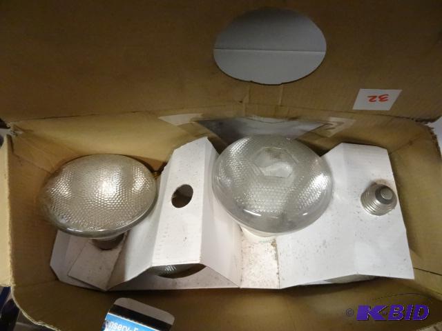 lot 108 image: 120 Watt replacement Flood Bulbs. Par 38 Refl...